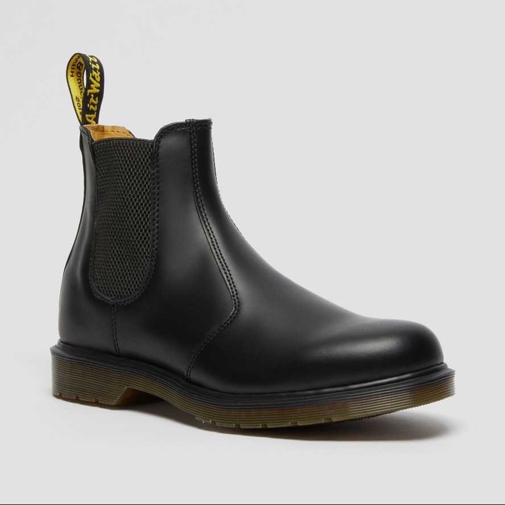 2976 Dr Marten’s Leather Chelsea Boots